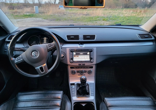 Volkswagen Passat cena 35500 przebieg: 260907, rok produkcji 2013 z Konstancin-Jeziorna małe 154